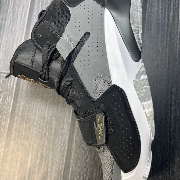 Jordan Zion 2 TB Basketball Mens Size 11.5 Black Metallic Gold “Fits Small” - Picture 4 of 13